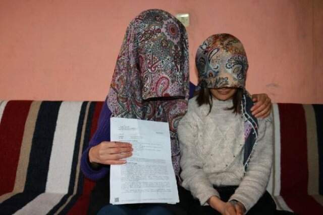 İcra Müdürünün Kadını Dövme Anı Kamerada Velayeti Verilen Kızını Almak İçin Adliyeye Giden Kadın, İcra Müdüründen Dayak Yedi! Kamera Kayıttaydı