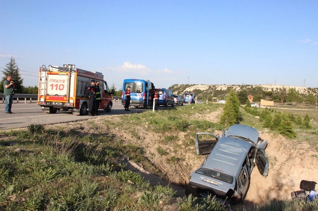 Sürücüsünün Kontrolünden Çıkan Araç Sulama Kanalına Uçtu! 2 Ölü, 3 Yaralı