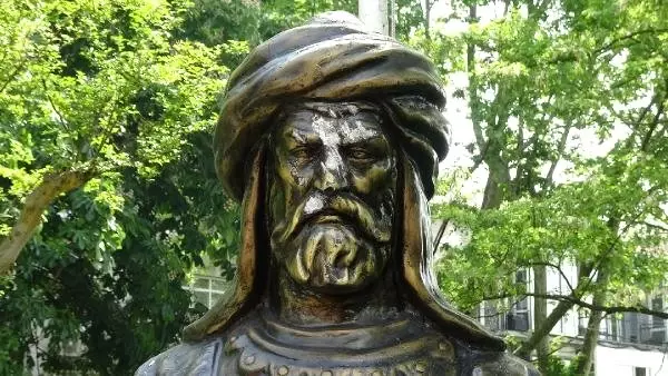 Maçka Parkı'ndaki Türk Liderlerin Büstlerine Baltalı Saldırı