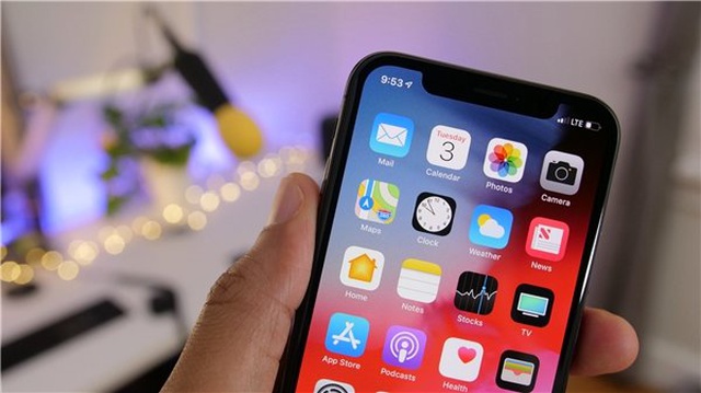 Ön Kısmı Tamamen Kaplayan Ekranı ve 9 Kamerasıyla Konsept İphone 12 (Video)
