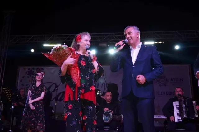 Suzan Kardeş, Hayranlarına Unutulmaz Bir Gece Yaşattı!