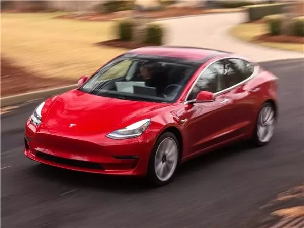 Tesla Model 3'ün Sürücüsünün Öldüğü Kazada Otomatik Pilotun Devrede Olduğu Tespit Edildi