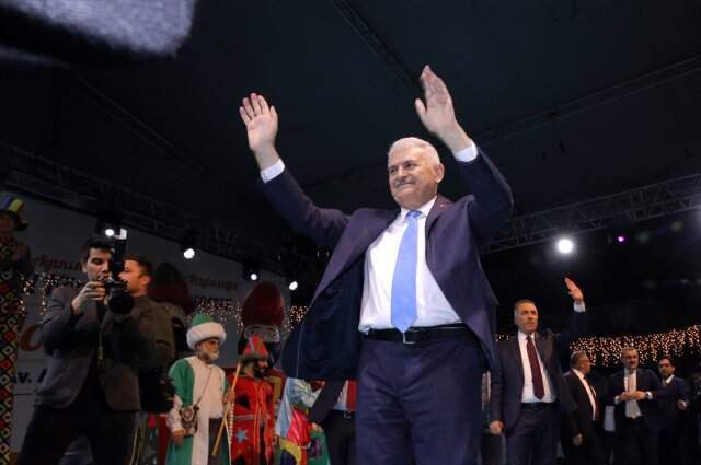 Konserde Protesto Edilen Binali Yıldırım: Bizi Sevmeyenleri de Seviyoruz Konserde Protesto Edilen Binali Yıldırım: Bizi Sevmeyenleri de Seviyoruz