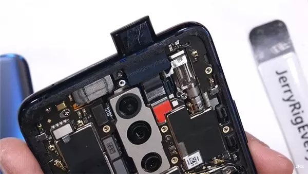 Oneplus 7'nin Ön Kamera Mekanizmasının Nasıl Çalıştığı Gösterildi (Video)