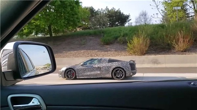 Yeni Corvette Trafikte Görüntülendi, Sesiyle İçleri Titretti (Video)
