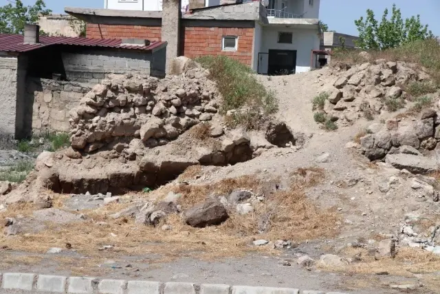 Kapadokya'da Harabe Bir Evin Altından Yeraltı Şehri Çıktı