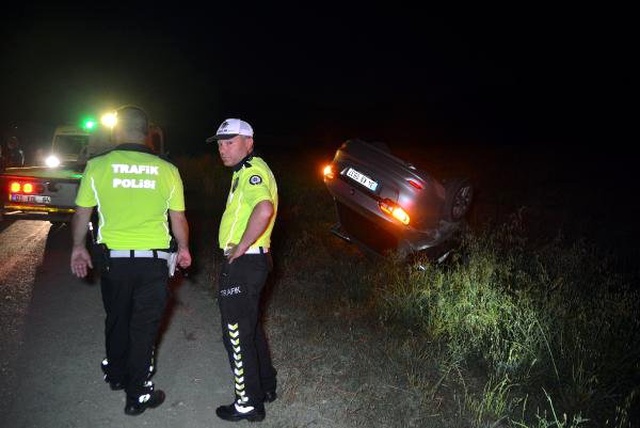 Şarampole Yuvarlanan Otomobilden Fırlayan 1 Kişi Feci Şekilde Can Verdi
