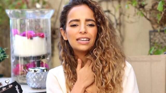 Suudi Şarkıcı Rotana Tarabzouni, Sahnede Dansını Yarıda Keserek Sure Okudu