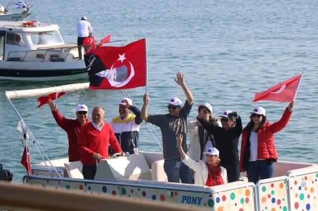 100 Yıllık Gurur! Atatürk'ü Temsil Eden Bayrak Karaya Çıkarıldı