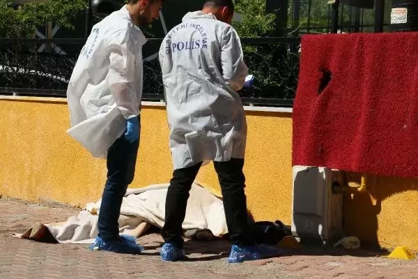 Doktor Koca, Avukat Eşini 14 El Ateş Ederek Öldürdü!