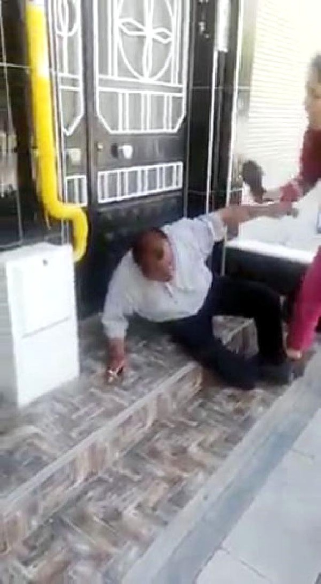 Gaziantep'te Taciz Şüphelisini Terlikle Dövüp, Polise Teslim Ettiler