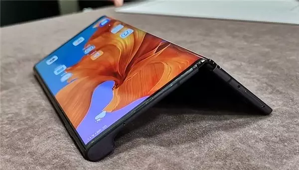 ABD Yasağından Sonra Katlanabilir Telefon Huawei Mate X Ne Alemde?