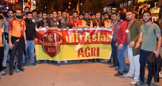 Ağrı Spor, Galatasaray'ın Şampiyonluk Kutlamalarını Gölgede Bıraktı! Ağrı Spor, Galatasaray'ın Şampiyonluk Kutlamalarını Gölgede Bıraktı!