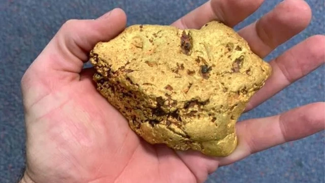 Metal Dedektörüyle 420 Bin TL'lik Altın Keseği Buldu