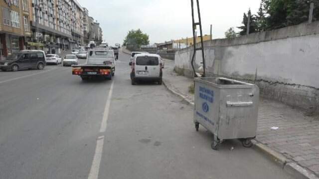 Çöp Kutusunda Bulunan Yüzlerce Ölü Civciv Görenleri İsyan Ettirdi! Çöp Kutusunda Bulunan Yüzlerce Ölü Civciv Görenleri İsyan Ettirdi!