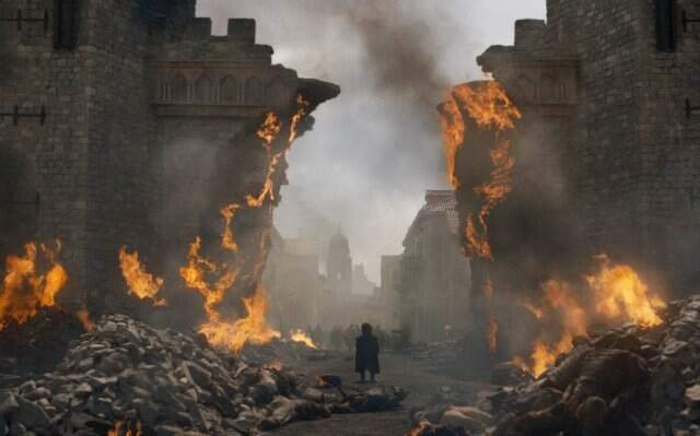Game Of Thrones'ta Bir Hata Daha! Final Bölümünde Su Şişesi Unutuldu Game Of Thrones'ta Bir Hata Daha! Final Bölümünde Su Şişesi Unutuldu