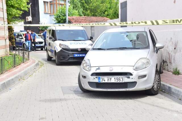 İstanbul'un Göbeğinde Silahlı Gasp! 5 Kilo Altını Çalıp Kayıp Karıştılar İstanbul'un Göbeğinde Silahlı Gasp! 5 Kilo Altını Çalıp Kayıplara Karıştılar