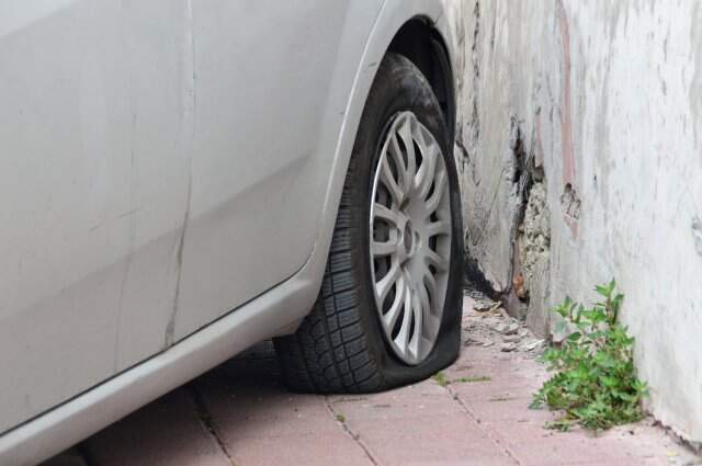 İstanbul'un Göbeğinde Silahlı Gasp! 5 Kilo Altını Çalıp Kayıp Karıştılar İstanbul'un Göbeğinde Silahlı Gasp! 5 Kilo Altını Çalıp Kayıplara Karıştılar