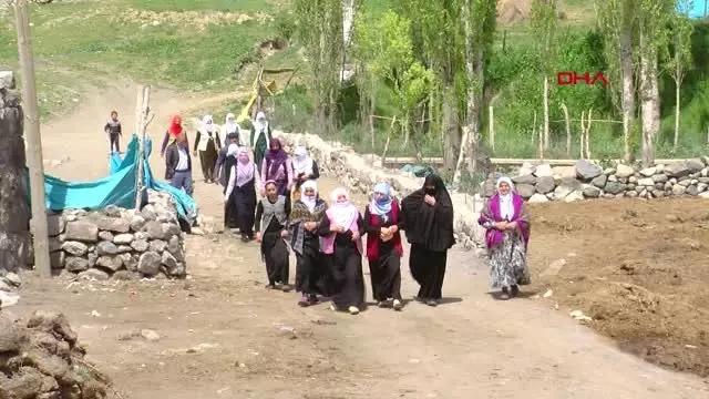 Kars 3 Yaşındaki Nurcan, Gözyaşlarıyla Toprağa Verildi