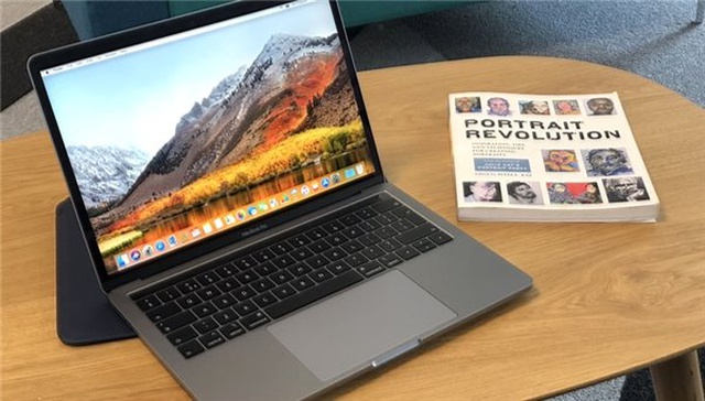 Apple, <a class='keyword-sd' href='/macbook/' title='Macbook'>Macbook</a> Pro Ailesinin Fiyatını Değiştirmeden Donanımını Güncelliyor