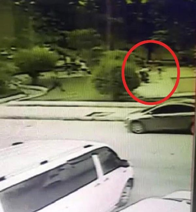 Çocuk Parkında Eski Eşini Bıçaklayan Saldırgana Devriye Gezen Askerler Engel Oldu! O Anlar Kameraya Yansıdı