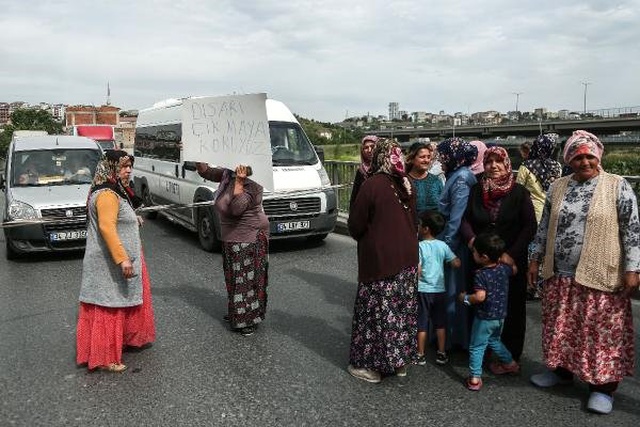 Uyuşturucu Satılmasından Rahatsız Olan Kadınlar, Yol Kapatma Eylemi Yaptı