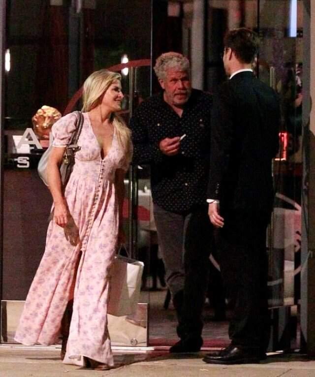 Evli Oyuncu Ron Perlman, Rol Arkadaşı Allison Dunbar ile Öpüşürken Yakalandı