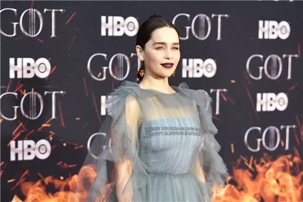 Game Of Thrones'un <a class='keyword-sd' href='/daenerys-targaryen/' title='Daenerys Targaryen'>Daenerys Targaryen</a>'i, Finale Hazırlanmak İçin Hitler'i İzlemiş