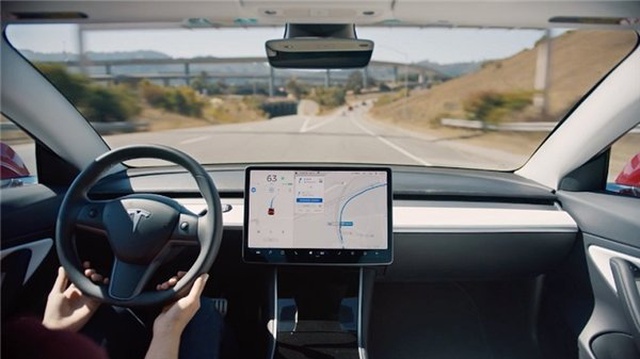 İddia: Tesla Autopilot, İnsan Sürücülere Göre Daha Yeteneksiz