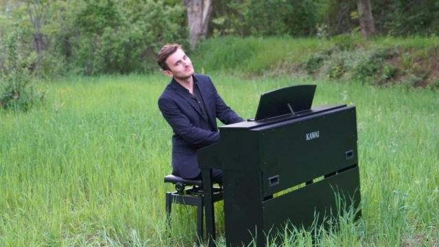 Ödüllü Piyanist, Çorum'da Traktör Römorkunda Konser Verdi