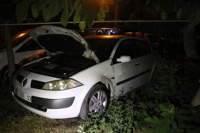 Adana'da Sahura Kalkan Kişi Otomobilini Kundaklanmaktan Son Anda Kurtardı