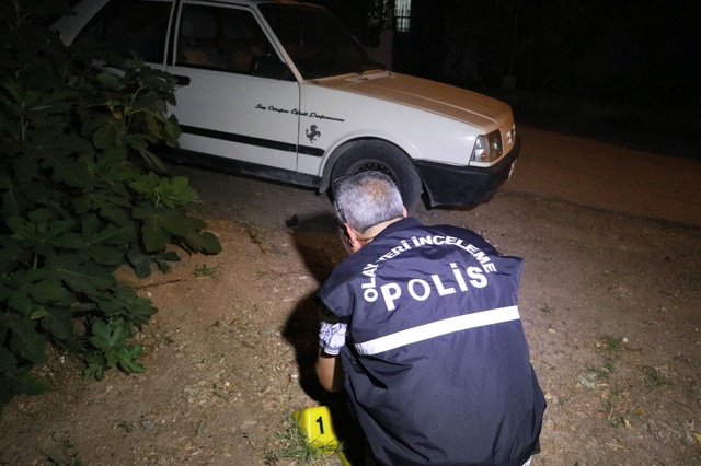 Adana'da Sahura Kalkan Kişi Otomobilini Kundaklanmaktan Son Anda Kurtardı