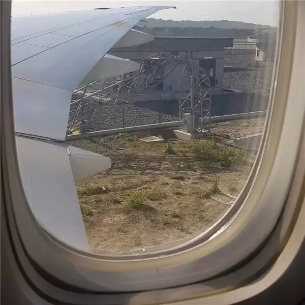 THY Uçağı İstanbul Havalimanı'nda Aydınlatma Direğine Çarptı