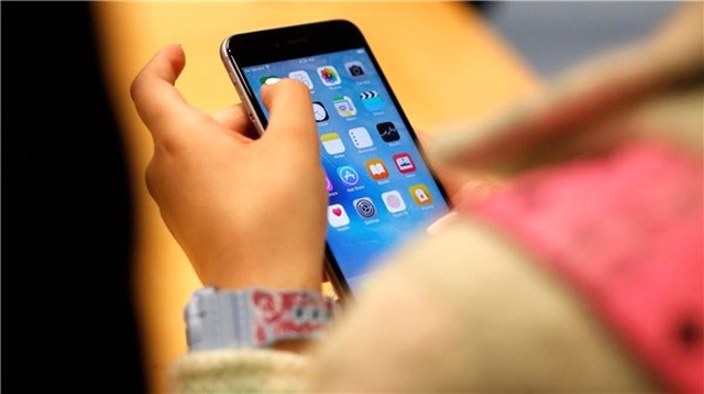 Başkasının Kilitli iPhone'uyla İstediğiniz Kişiye Nasıl Mesaj Atarsınız?