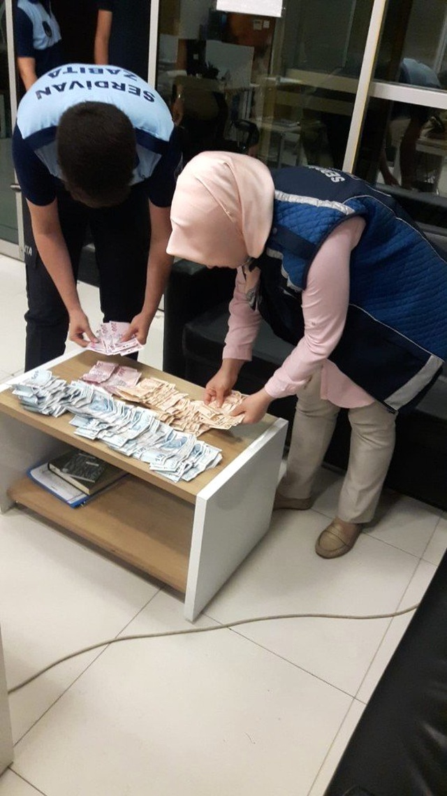 Dilencinin Üzerinden Çıkan Para Görenleri Şaşkına Çevirdi