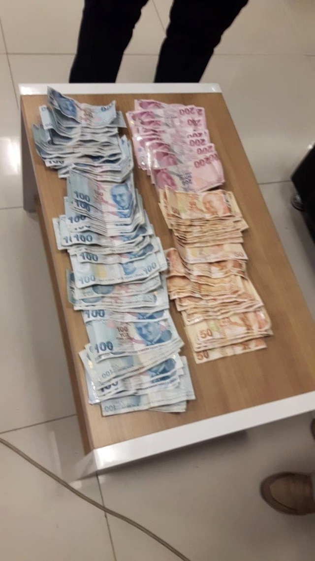 Dilencinin Üzerinden Çıkan Para Görenleri Şaşkına Çevirdi