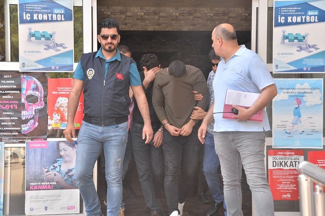 Halıya Sarıp Kaçırdılar, Darp Edip Tehdit Ettiler