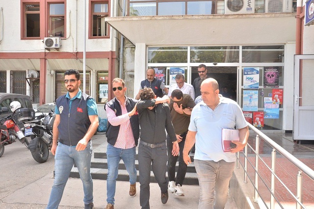 Halıya Sarıp Kaçırdılar, Darp Edip Tehdit Ettiler