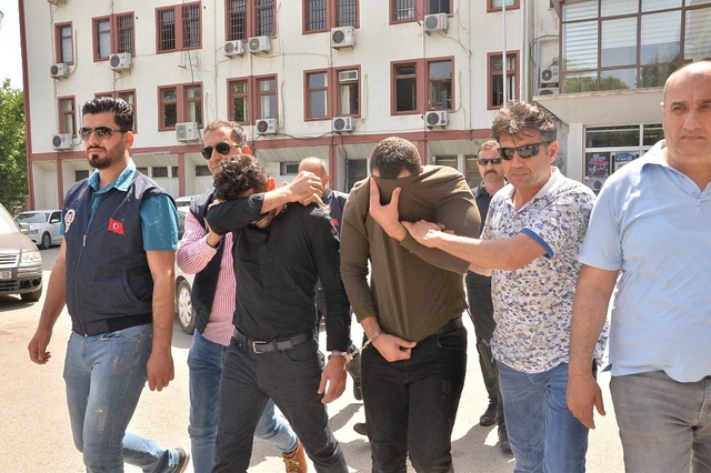 Halıya Sarıp Kaçırdılar, Darp Edip Tehdit Ettiler