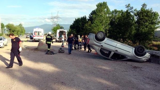 Kazada Yaralanan Kadın, Ölen Eşinin Cansız Bedeninin Yanında Çaresizce Ağladı