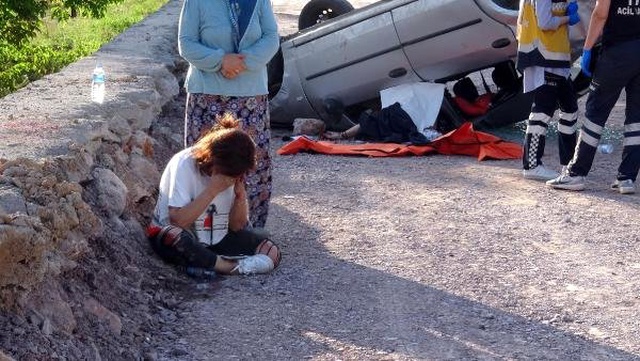 Kazada Yaralanan Kadın, Ölen Eşinin Cansız Bedeninin Yanında Çaresizce Ağladı