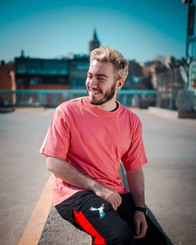 Tulu Bacı ile Evlenen Enes Batur Kimdir?