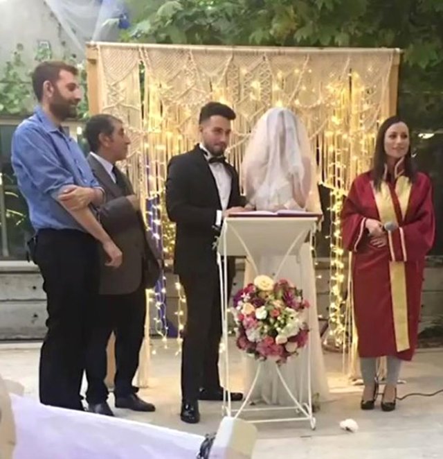 Ünlü YouTuber Enes Batur, Tulu Bacı ile Evlendi