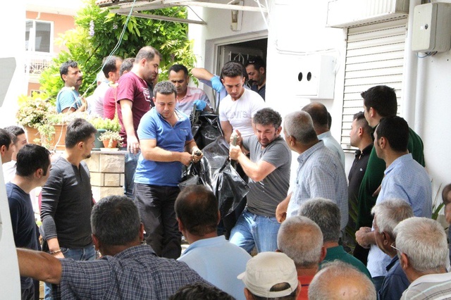 17 Yaşındaki Genç, Boğazındaki İple Fotoğraf Paylaşıp Kendini Astı