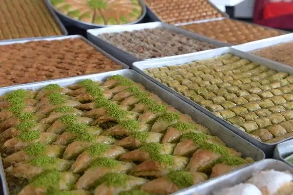 Bursalı İş Adamı İlk Kargo İhracatında Paris'e 1 Ton Baklava Satışı Gerçekleştirdi