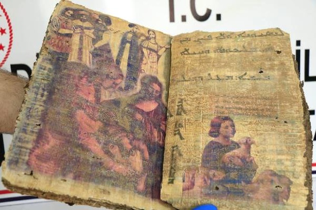 Diyarbakır'da 1400 Yıllık Dini motifli Kitap Ele Geçirildi