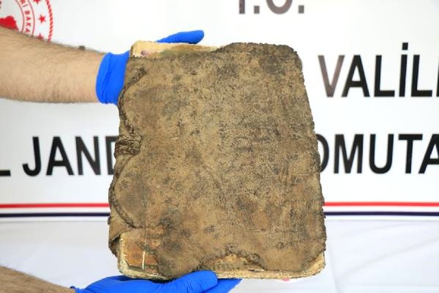 Diyarbakır'da 1400 Yıllık Dini motifli Kitap Ele Geçirildi