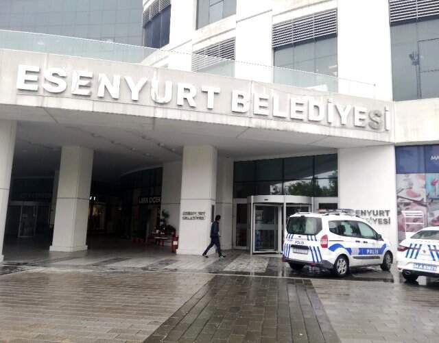 Evini Su Basan Öfkeli Vatandaş, Esenyurt Belediyesi'nde İntihar Girişiminde Bulundu