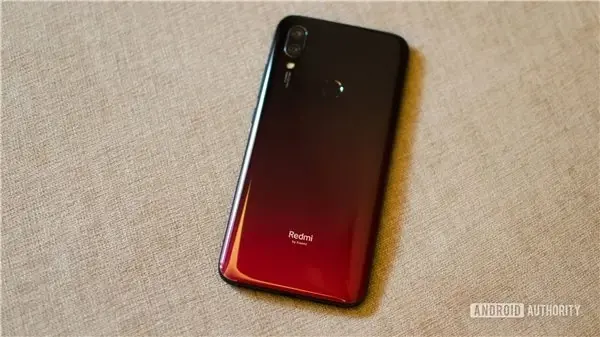 Redmi K20 ve K20 Pro, Polonya'da Xiaomi Markası Altında Satışa Sunulacak