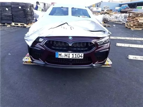 Yeni BMW M8 Competition, Yüzünü Tekrar Gösterdi